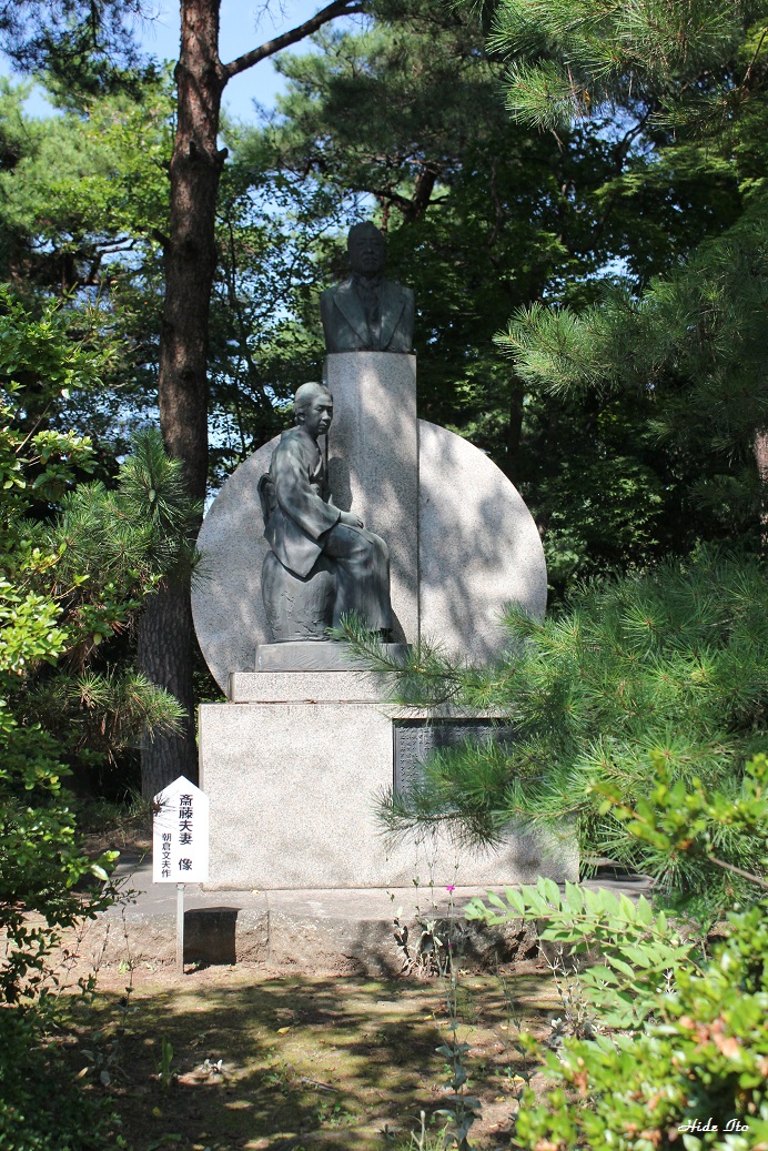 斎藤実夫妻銅像